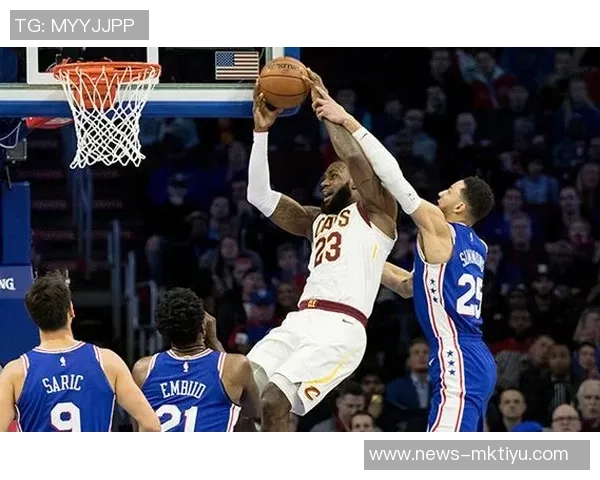 稳定火力对决普理查德与西蒙斯半场表现精彩各自贡献11分和10分